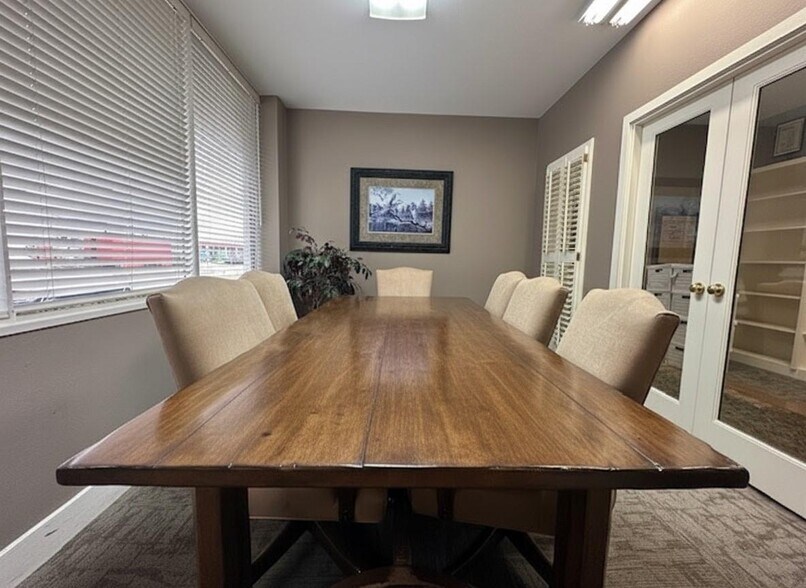 More Photos Of 221 N Houston St, Wharton Office For Sale