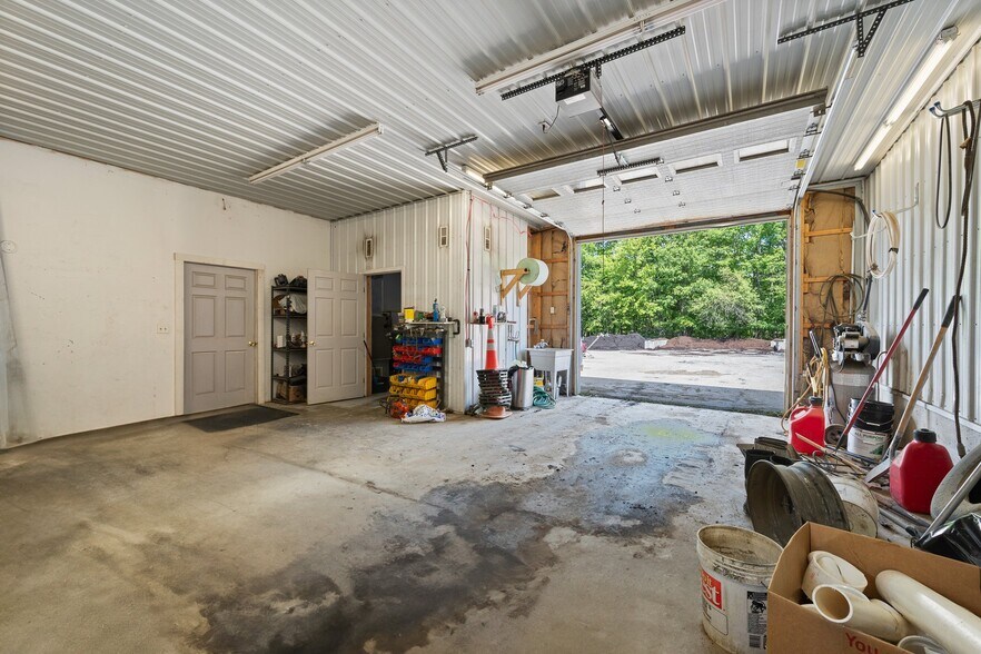 More Photos Of 136 US Hwy 1, Verona Island Light Manufacturing For Sale