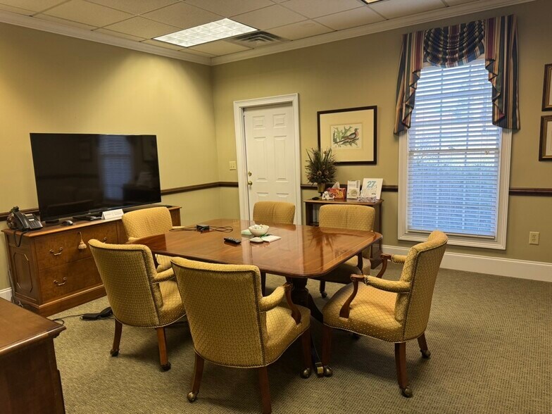 More Photos Of 190 Hawthorne Park, Athens Office For Sale