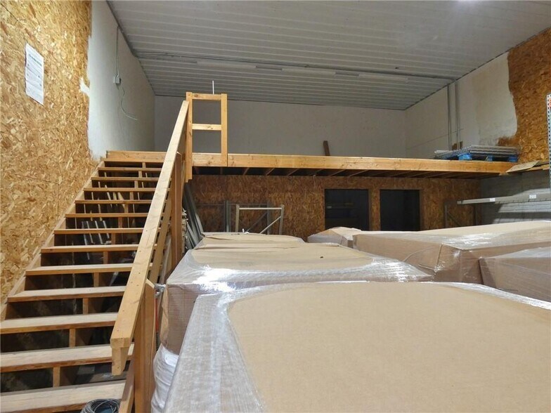 More Photos Of 2280 Graceland Rd, Pella Industrial For Sale
