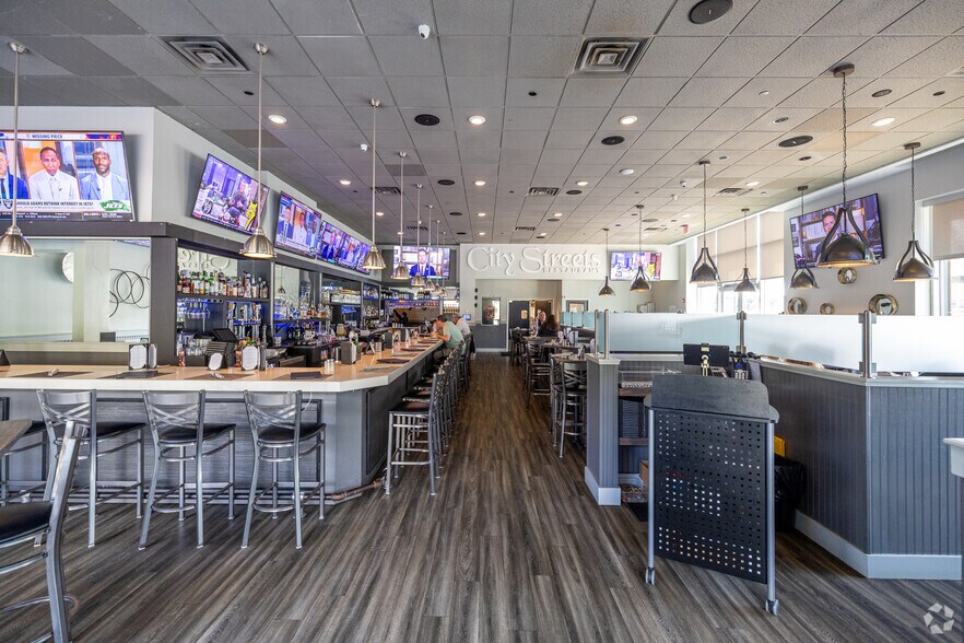 More Photos Of 411 Waverley Oaks Rd, Waltham Light Manufacturing For Lease