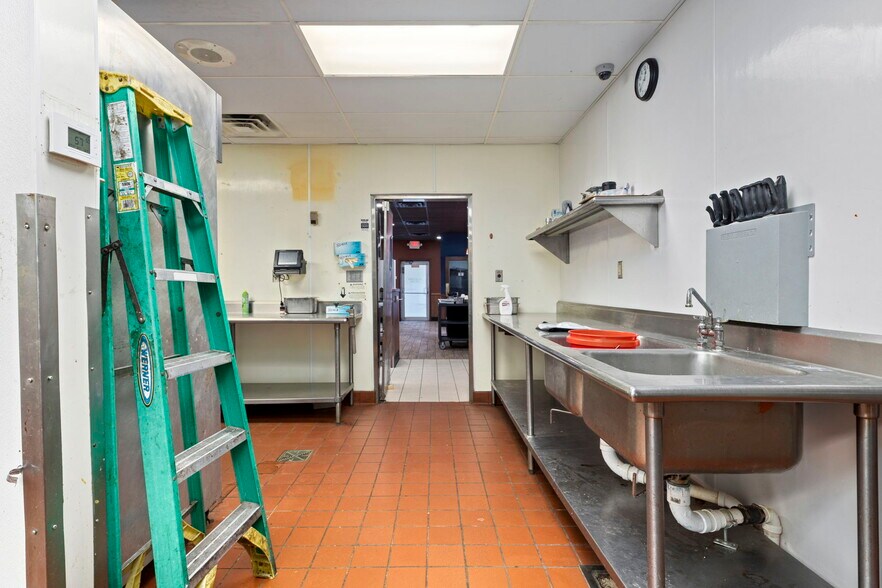 More Photos Of 250 Conicville Rd, Mount Jackson Hotel For Lease