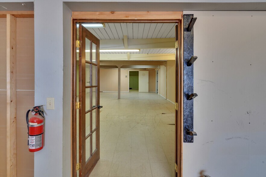 More Photos Of 2124 Thomas R Cannell Rd, Thermal Office For Sale