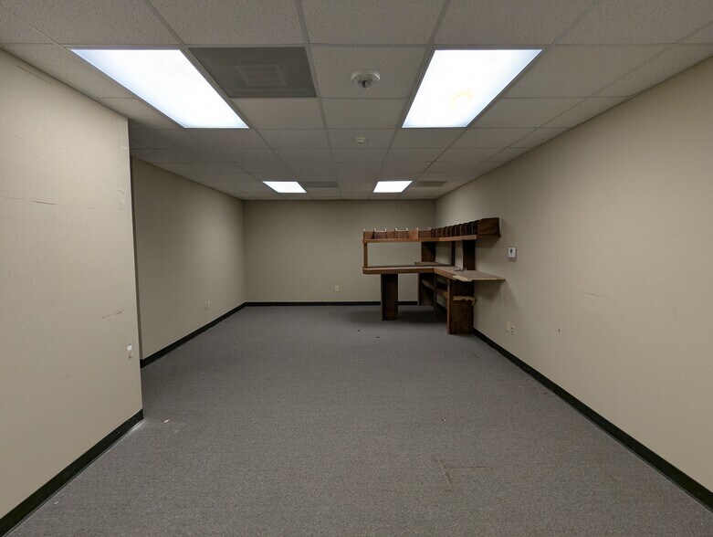 More Photos Of 7945 Eastex Fwy, Beaumont Office For Sale