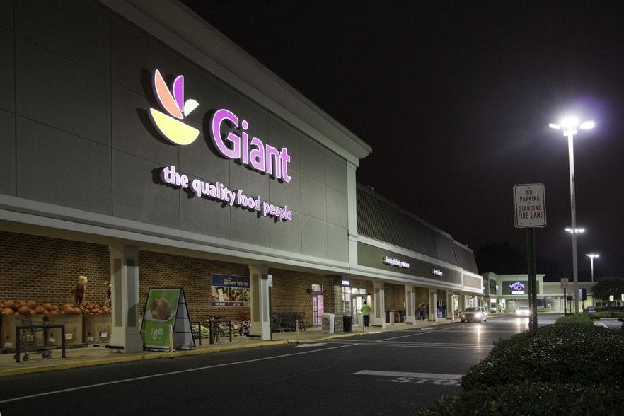 More Photos Of 8040-8094 Rolling Rd, Springfield Unknown For Lease