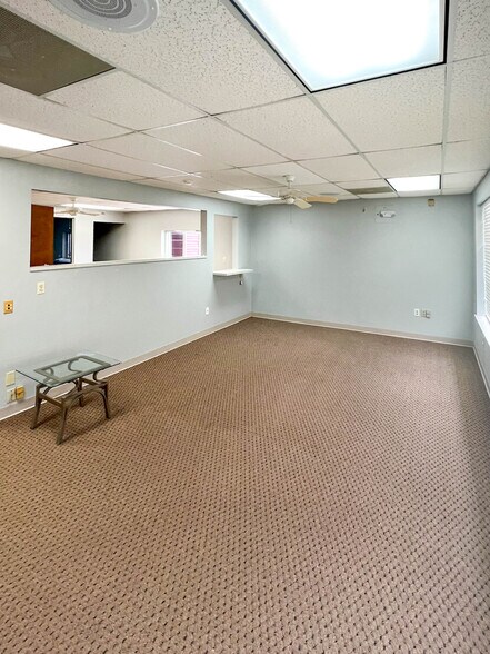 More Photos Of 496 Old Route 66, Saint Robert Office For Lease