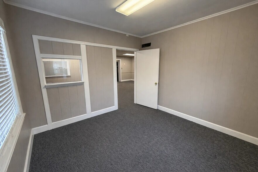 More Photos Of 373 N Cumberland St, Jackson Contractor Storage Yard For Sale