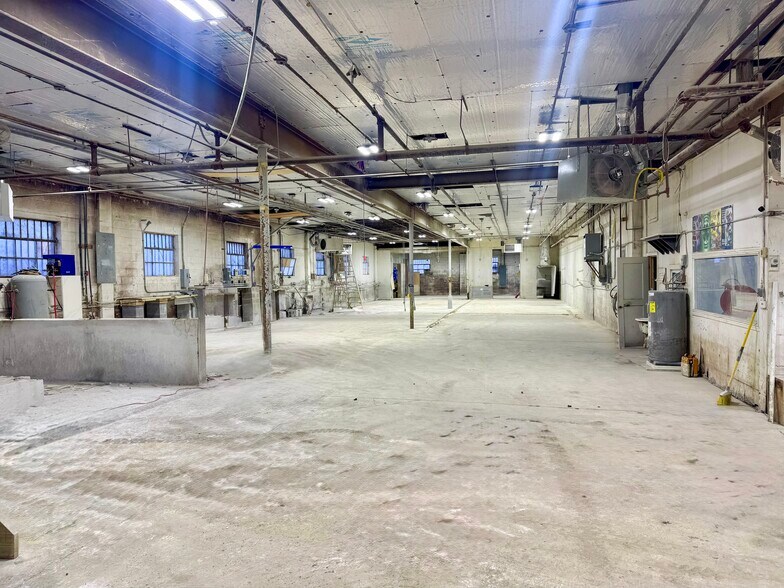 More Photos Of 1050-1052 Valley St, Vauxhall Warehouse For Sale