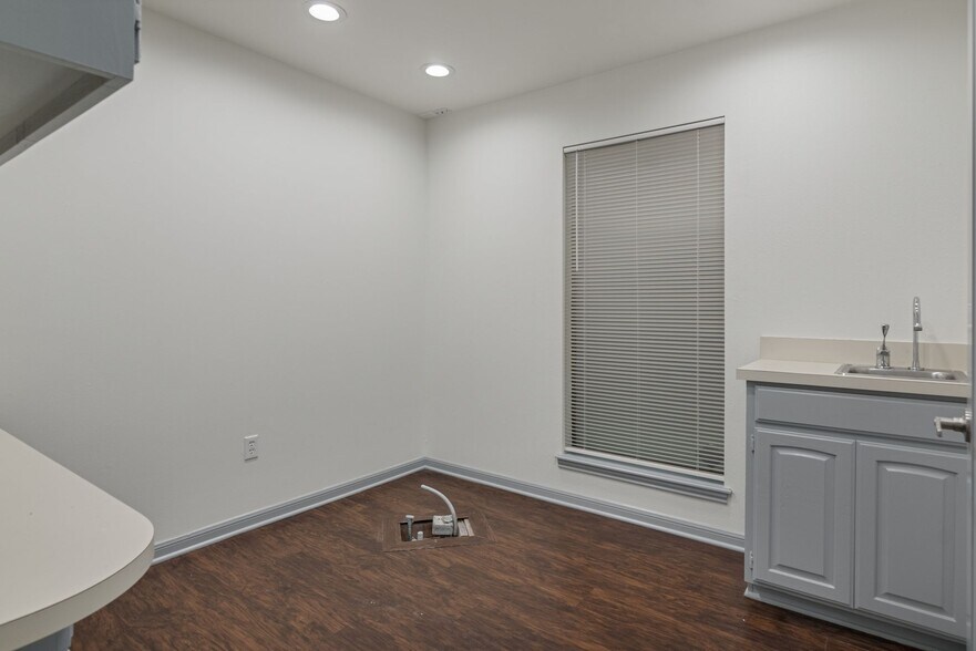 More Photos Of 3112 Lubbock Ave, Fort Worth Medical For Sale