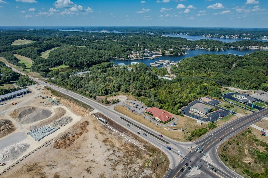More Photos Of 109 Horseshoe Bend Pky, Lake Ozark Office For Sale