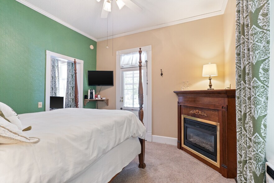 More Photos Of 5 Ojo St, Eureka Springs Hospitality For Sale