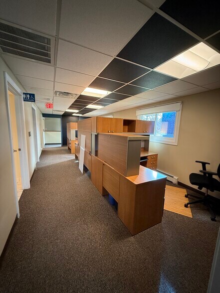 More Photos Of 870 Summit Ave, Oconomowoc Office For Sale