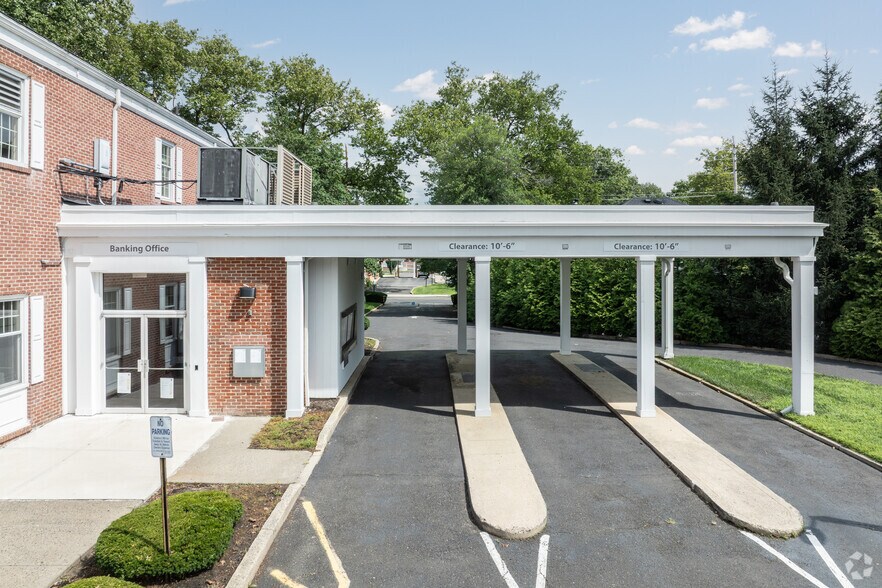 More Photos Of 303 Broad St, Red Bank Specialty For Lease