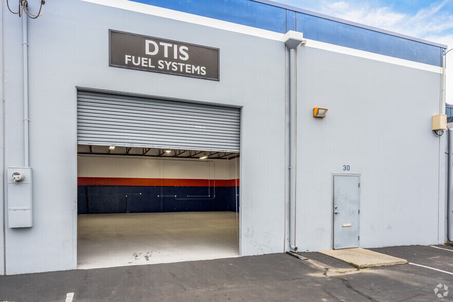 More Photos Of 7500 14th Ave, Sacramento Warehouse For Lease