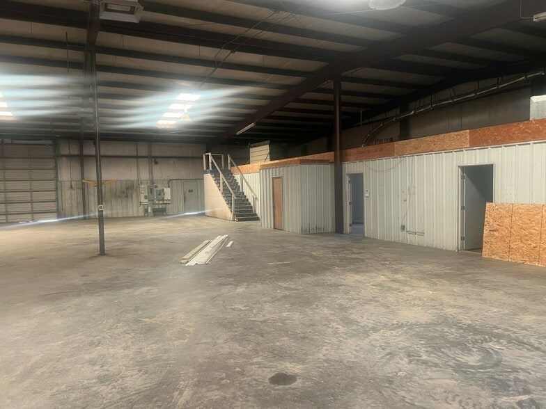 More Photos Of 5152 US Highway 271, Tyler Showroom For Sale