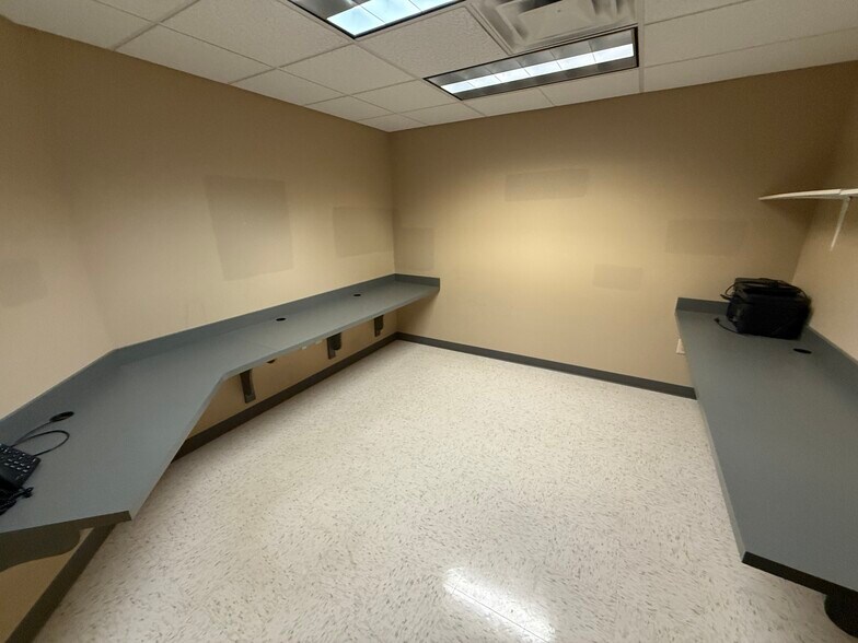 More Photos Of 6400 E Broad St, Columbus Medical For Sale