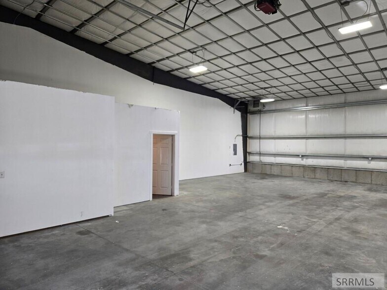 More Photos Of 101 Anderson Rd, Shelley Industrial For Sale