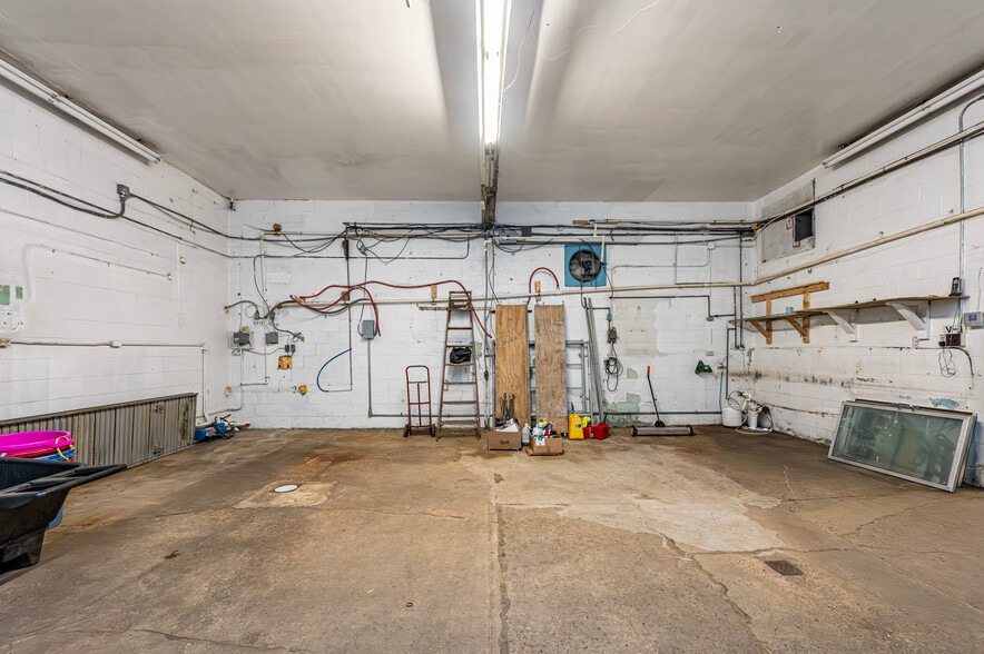 More Photos Of 305 Division St, Jeannette Distribution For Sale