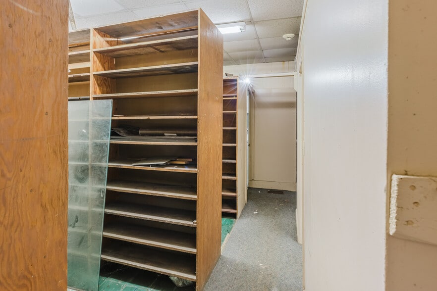 More Photos Of 217 W Lamar St, Americus General Retail For Sale