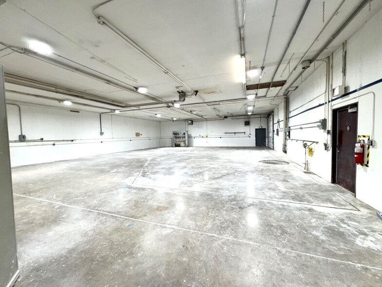 More Photos Of 4610 Femrite Dr, Madison Warehouse For Lease