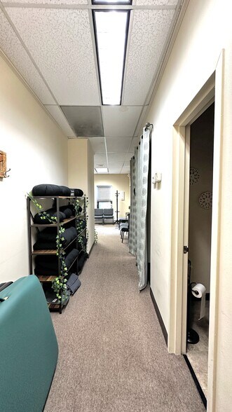 More Photos Of 1991 Smith St, Merrick Medical For Sale