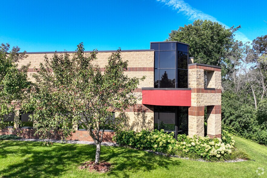 More Photos Of 4265 N Lexington Ave, Arden Hills Office For Lease