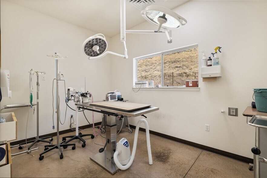 More Photos Of 1825 Buenaventura Blvd, Redding Hospital For Sale