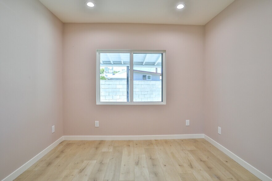 More Photos Of 2111 Scott Rd, Burbank Apartments For Sale