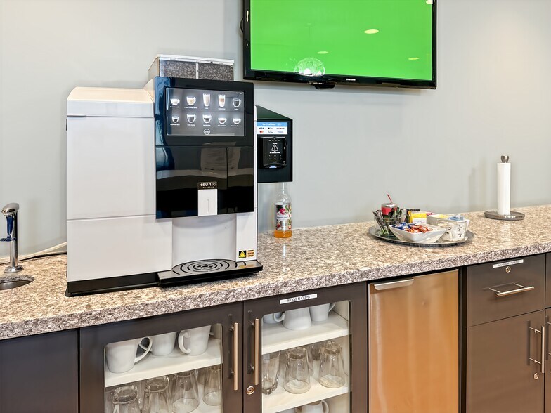 More Photos Of 100 Sun Ave NE, Albuquerque Coworking Space