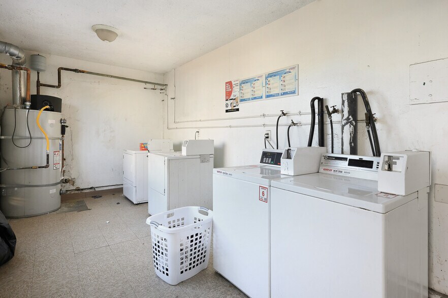 More Photos Of 5913 Greenwood Ave, Commerce Apartments For Sale