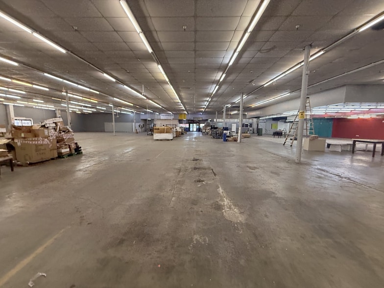 More Photos Of 4224 W Indian School Rd, Phoenix Warehouse For Lease