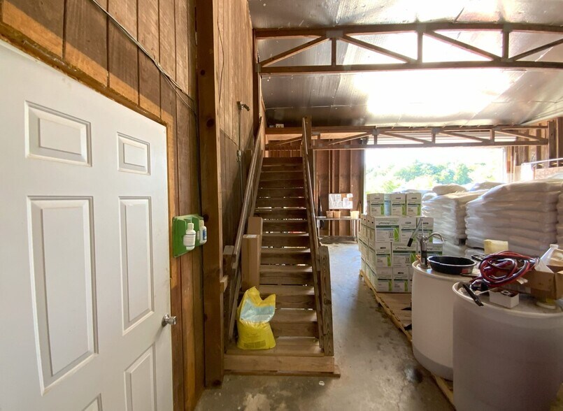 More Photos Of 450 S Main St, Simpsonville Warehouse For Lease