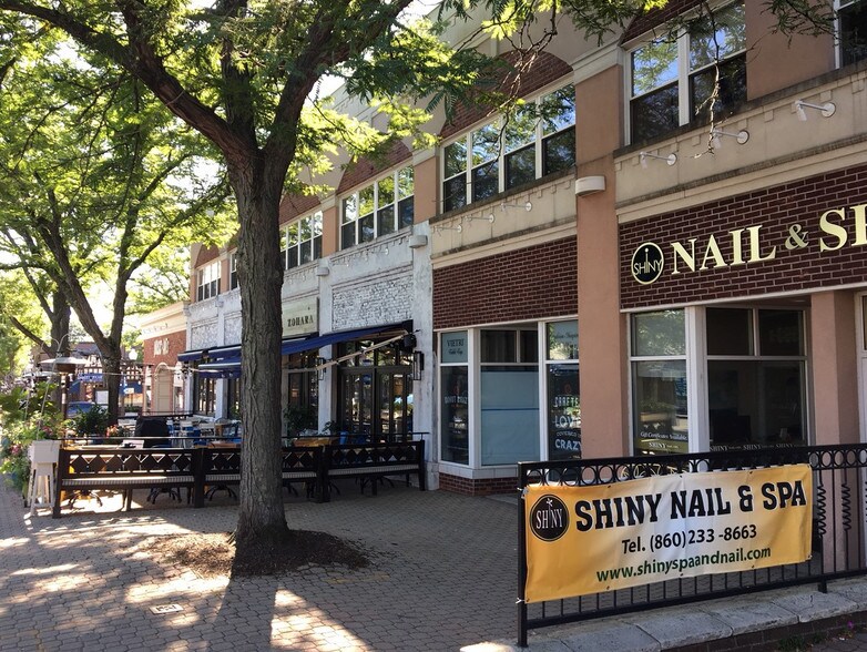 More Photos Of 991-993 Farmington Ave, West Hartford Storefront Retail Office For Lease