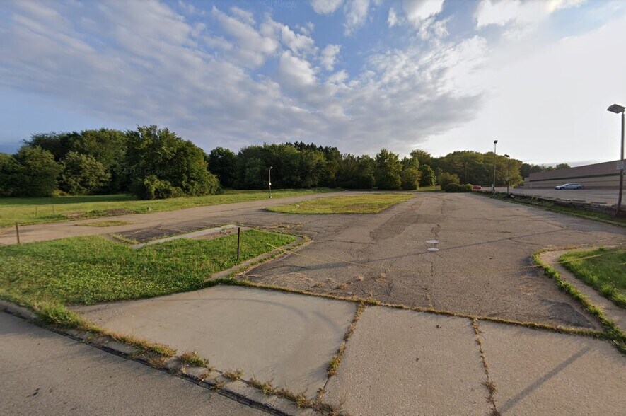 More Photos Of 5239 Fulton Dr, Canton Land For Lease