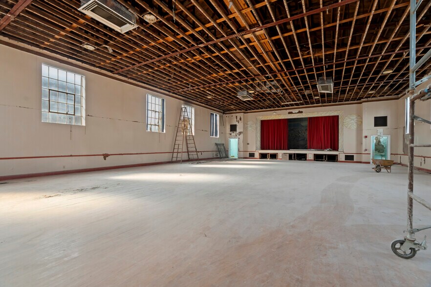 More Photos Of 54 Washington St, Middletown Office For Sale