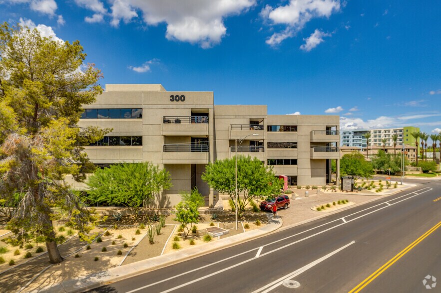 More Photos Of 300 W Clarendon Pl, Phoenix Office For Lease