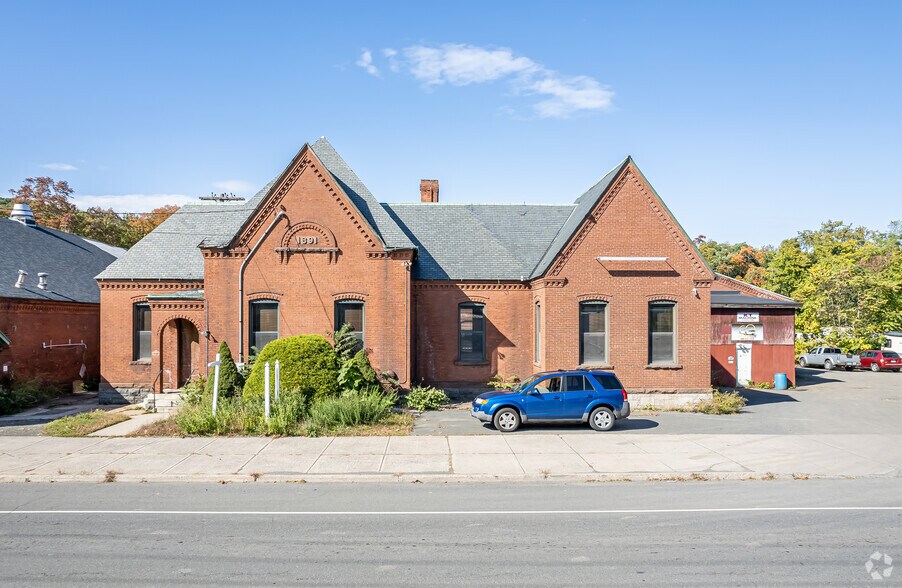 More Photos Of 550 Broad St, Bristol Manufacturing For Lease