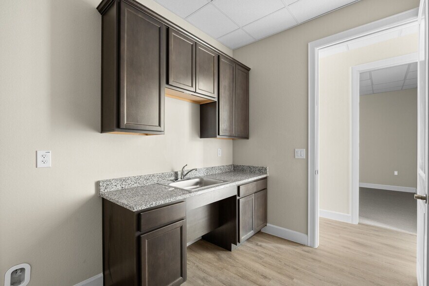 More Photos Of 5501 Cabrera dr, Sugar Land Medical For Lease