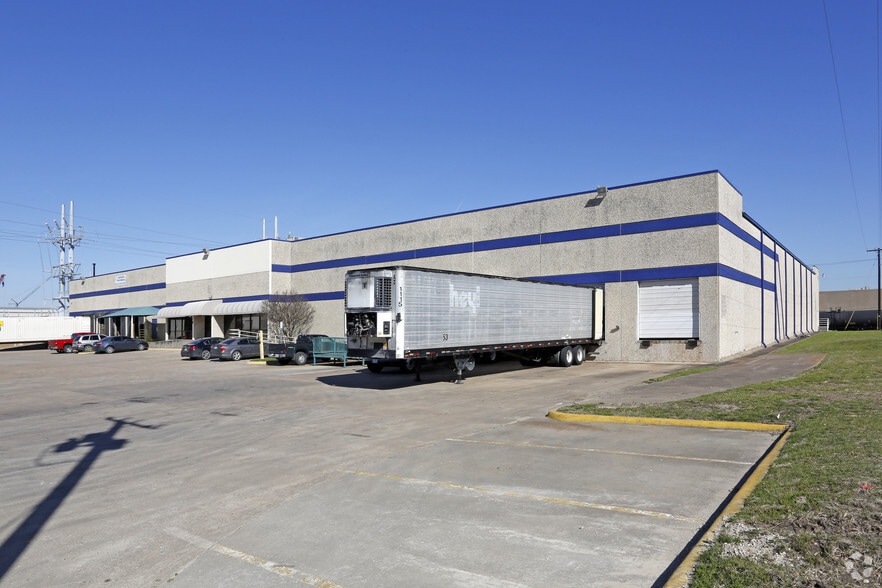 More Photos Of 2125-2127 Exchange Dr, Arlington Distribution For Lease