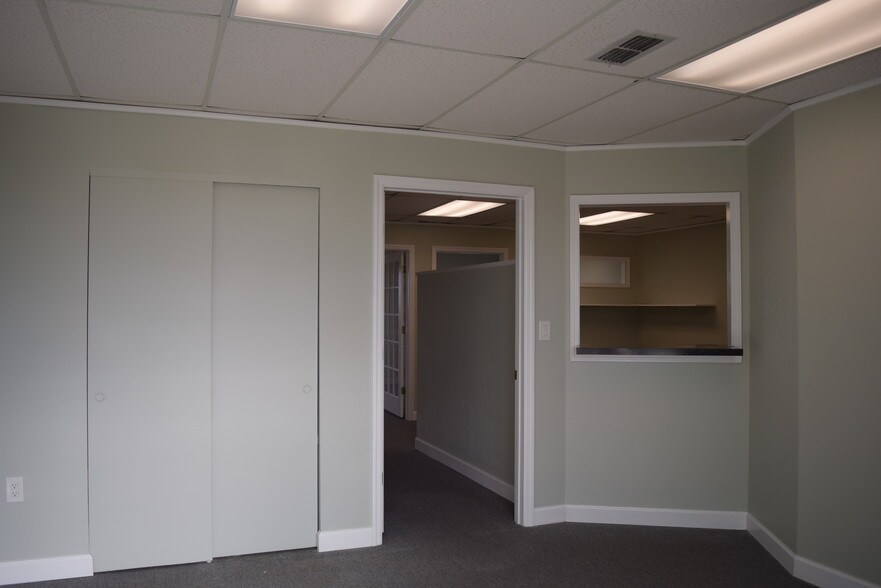 More Photos Of 1460 S McCall Rd, Englewood Medical For Sale