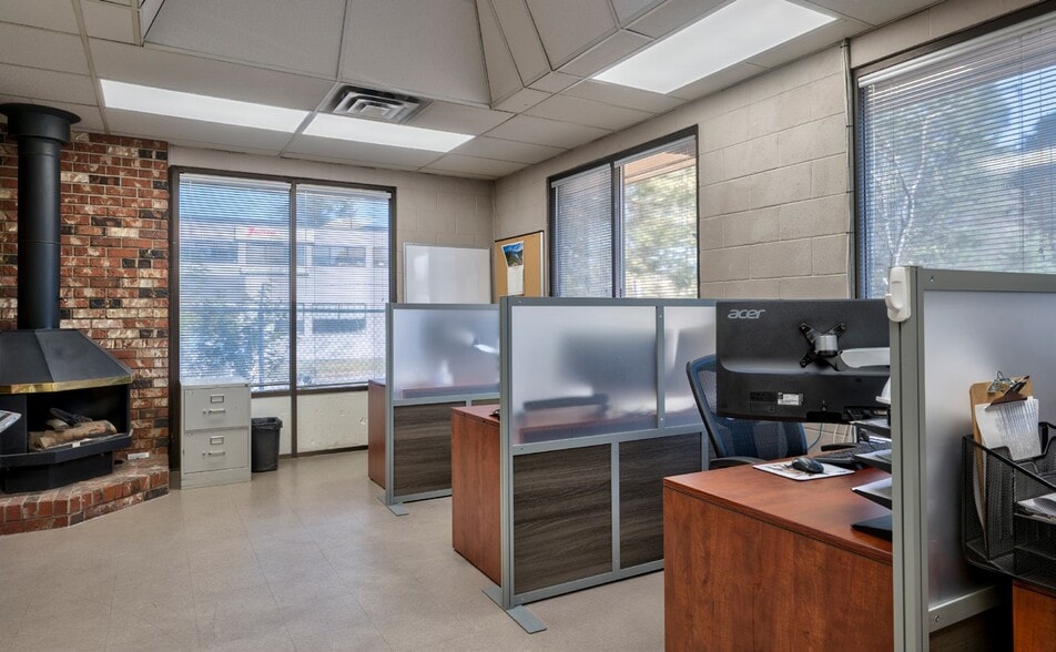 More Photos Of 2889 Norland Ave, Burnaby Warehouse For Sale