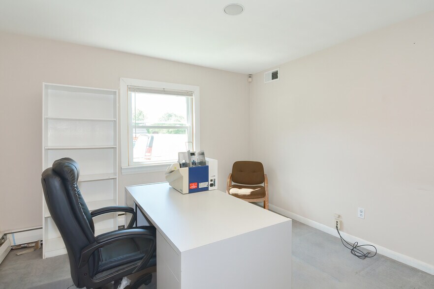 More Photos Of 152 Milford St, Upton Loft Creative Space For Sale