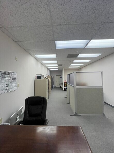 More Photos Of 145 E King St, Strasburg Storefront Retail Office For Lease
