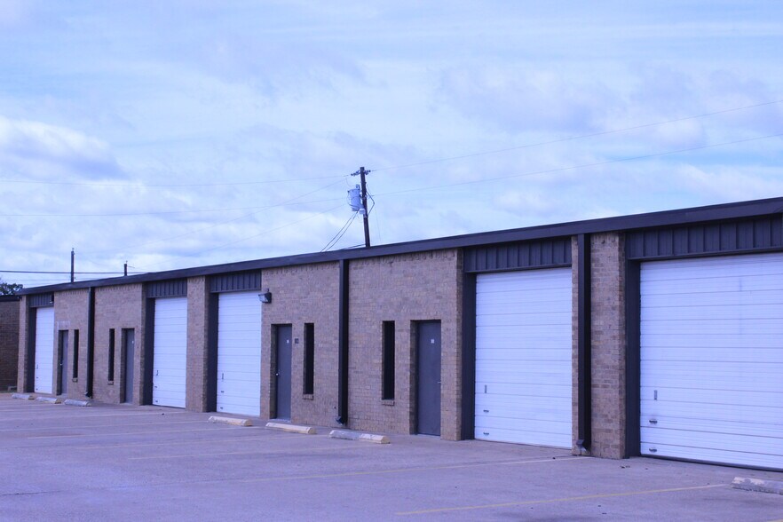 More Photos Of 3815 Timms St, Tyler Warehouse For Lease
