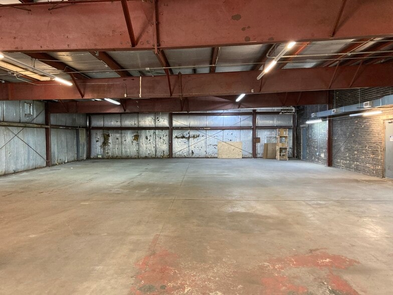 More Photos Of 429-431 Tower Ave, Superior Manufacturing For Sale