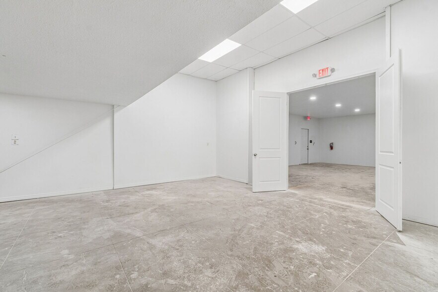 More Photos Of 1956 Kingsley Ave, Orange Park General Retail For Sale