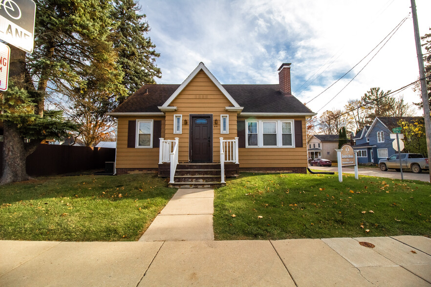 Primary Photo Of 441 Clay St, Lapeer Medical For Sale