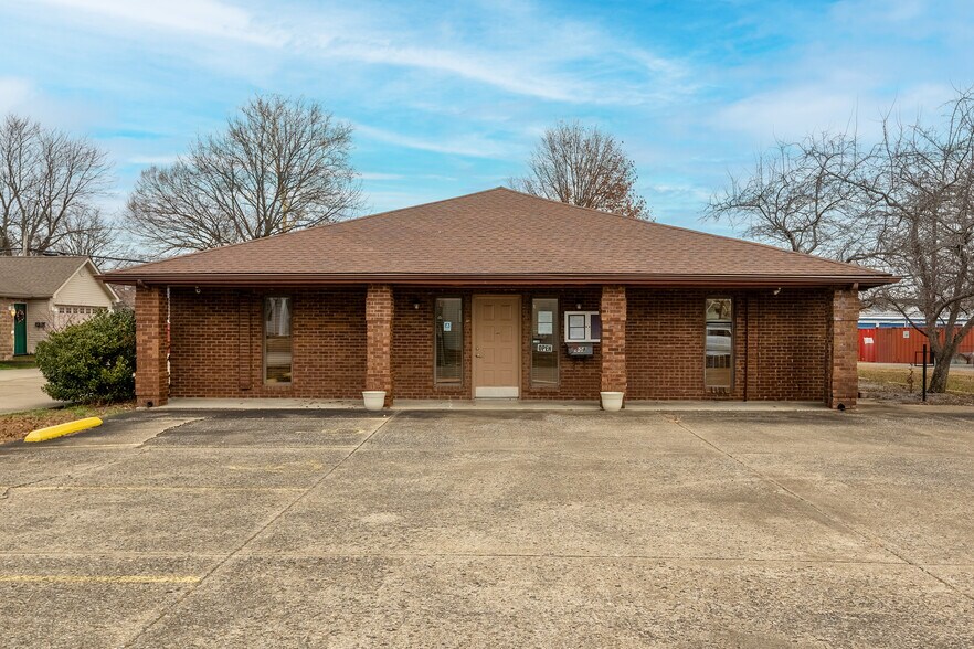 Primary Photo Of 808 W Prairie St, Marion Office For Sale