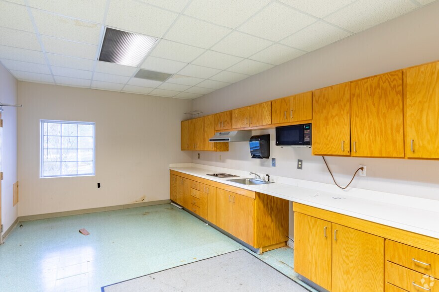 More Photos Of 2605 Ben Hill Rd, East Point Schools For Sale