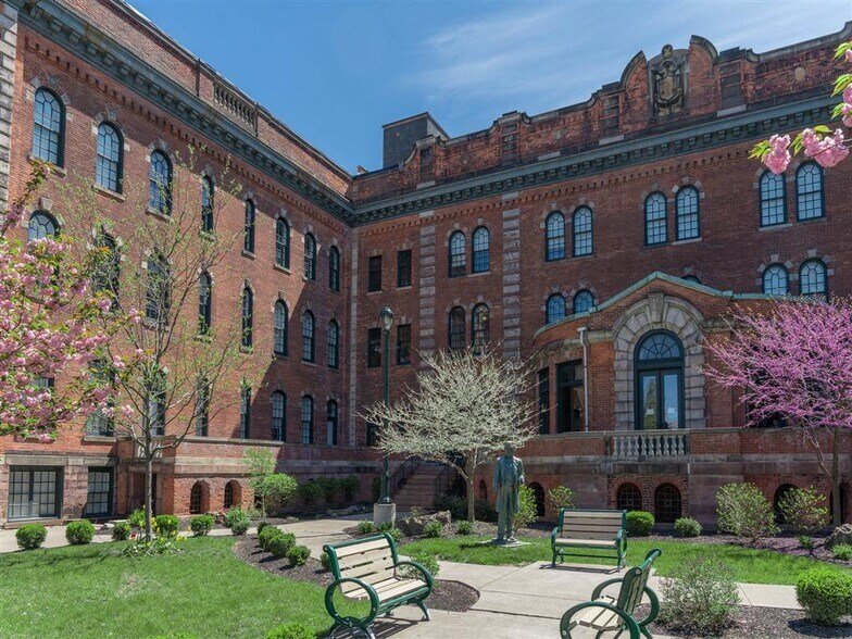 More Photos Of 300 Alexander St, Rochester Apartments For Sale